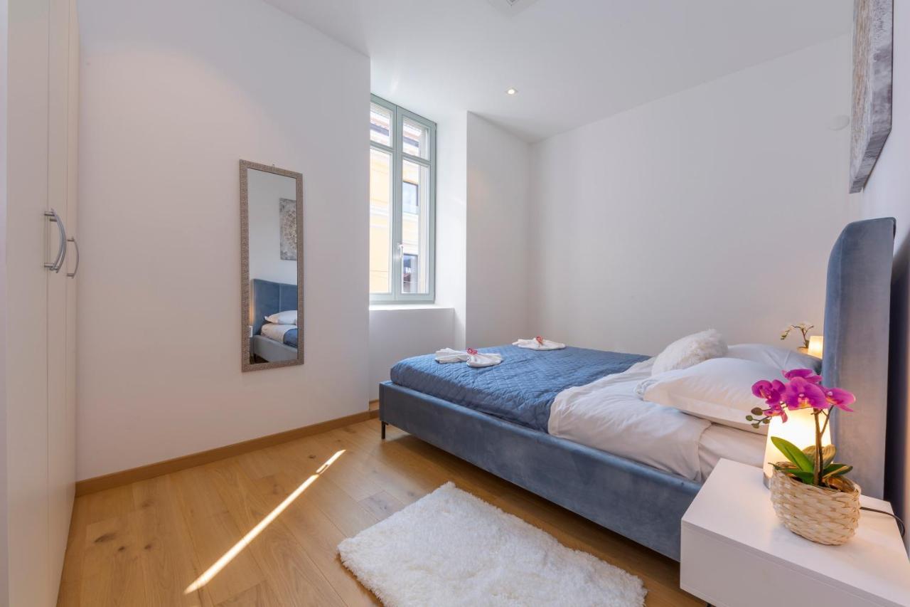 Apartment Heart Of - Happy